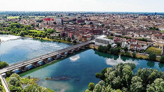 Blick auf Lodi mit Napoleonbrücke.