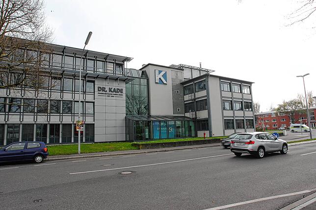 Bild 1: Seit über einem Jahr steht das Kade-Gebäude in Konstanz leer. Jetzt wird es im Internet zum Verkauf angeboten &ndash; auf Ebay