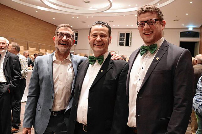 Narren unter sich: der neue Hänselevater Uwe und Wolfensperger neben Narrenmutter Stefan Mayer und Narrenvater Achim Friesenhagen von ...
