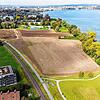 Auf dem Ackerfeld rechts ist das neue Reka-Feriendorf zwischen Bottighofen und Kreuzlingen geplant.