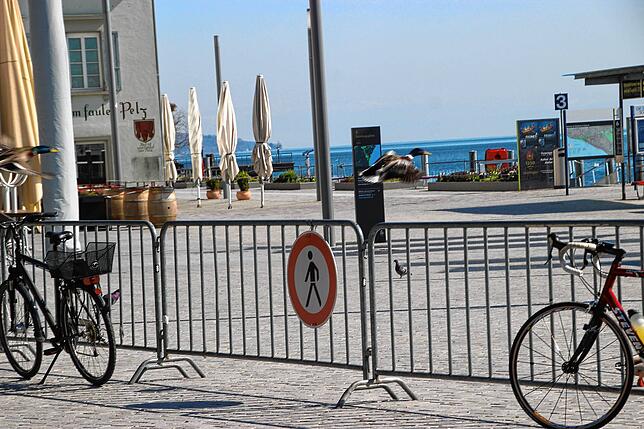 Fahrradfahrer aus der Region unternehmen normalerweise gerne einen Ausflug nach Überlingen an die Uferpromenade, die coronabedingt ...