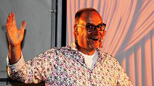 Der Tennisclub in Grenzach feiert sein Jubiläum mit einem Auftritt des Radio-Star-Comedians Andreas Müller. Bild: Rolf Reißmann