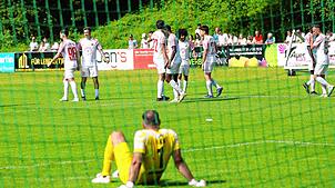 ESV-Südstern-Torhüter Nicola Schreng ist bedient: Der Türk. SV Singen feiert das 4:0.