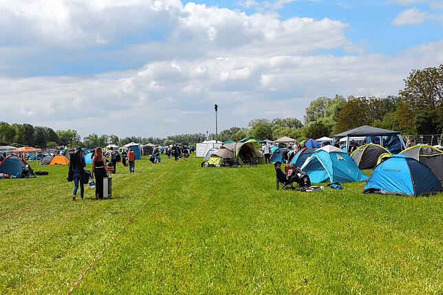 Bild 9: Die Camper sind da und stimmen sich aufs Campus-Festival 2024 ein