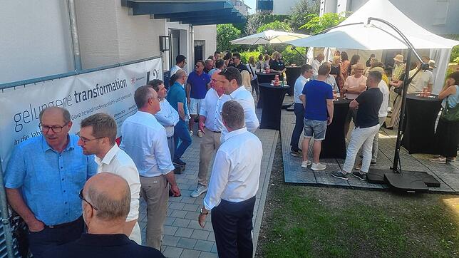 Mit einem Festakt mit geladenen Gästen wird die Fertigstellung des Bauprojekts „Quintessenz“ an der Ensisheimer Straße gefeiert. Foto: ...