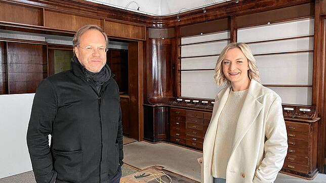 Hier, in der alten Stadtapotheke, soll schon Ende des Jahres mit dem Varia-Store mit Weinbar, ein ganz besonderes neues ...