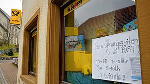 Ab sofort bietet die Postfiliale in Rickenbach nur noch verkürzte Öffnungszeiten. Betreiber Käser richtet klare Worte an Kunden und ...