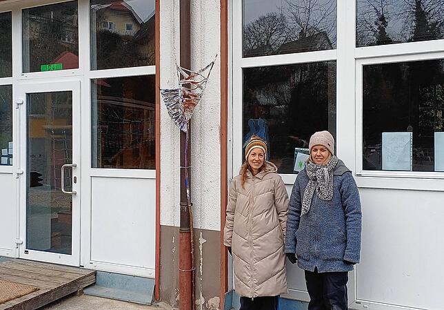 Die Kinder werden im Kindergarten Eulennest von den Erzieherinnen Julia Schneider (Leiterin) und Stephanie Kalt betreut.