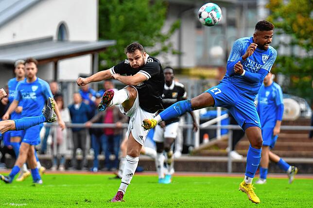 Bild 8: SV 08 Laufenburg fehlen beim 2:2 im Derby beim SV Weil vier Minuten zum Sieg &ndash; wir haben Bilder!