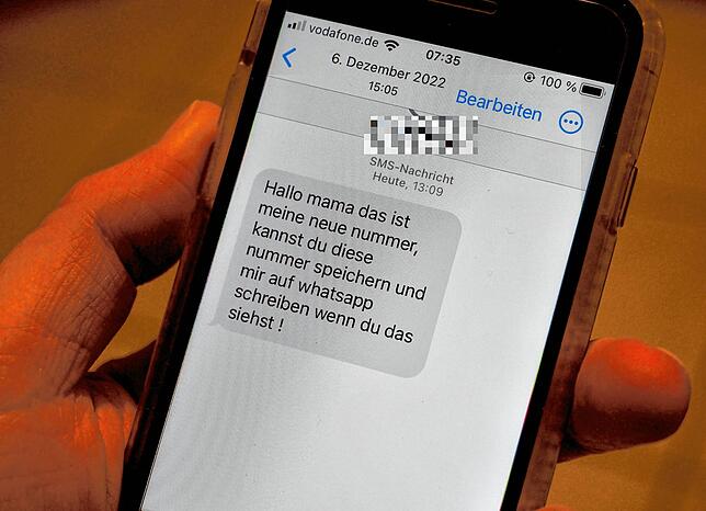 Auch beim WhatsApp-Betrug gibt sich der Betrüger in einer Nachricht als Familienmitglied aus.