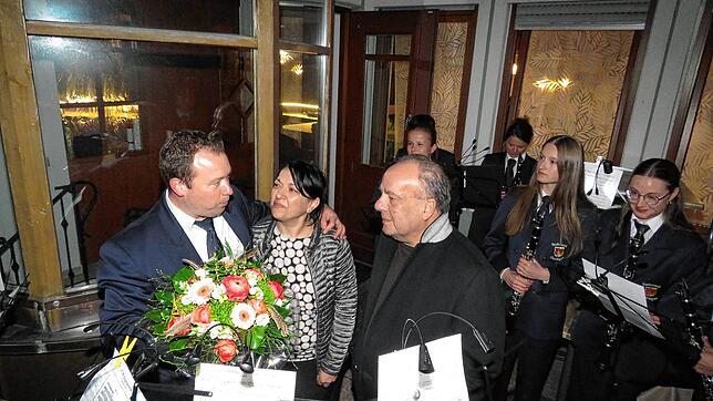 Maria und Rocco La Grotteria geben ihre Pizzeria auf. Die Stadtmusik dankt mit Märschen und Blumen, die der geschäftsführende ...