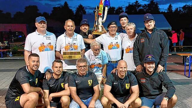 Sie belegen die ersten drei Plätze des 20. Laienturniers der Eisstockschützen Mönchweiler, die Teams Duke und Co, Bob‘s Elite und die ...