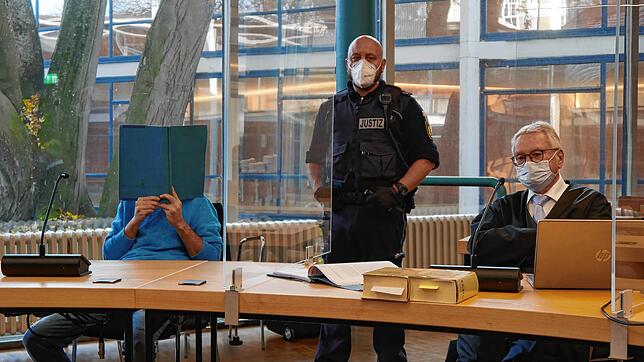 Bild : &bdquo;Mama, die Scheffelhalle brennt&ldquo;: Angeklagter legte Feuer an Singener Halle &ndash; und rief dann seine Mutter an