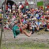 Beim bisher letzten Burgfest 2018 begeisterte das Duo Eya y Compania mit Humor halsbrecherischer Akrobatik Zuschauer jeden Alters auf ...