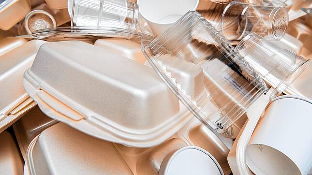 Eine EU-Richtlinie soll ab 3. Juli die Herstellung zahlreicher Einweg-Plastik-Produkte verbieten. Das Bild vom 22.06.2021 zeigt ...