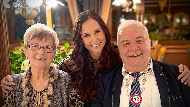 Karin und Horst Hildenbrandt mit Anita Hofmann (Mitte).