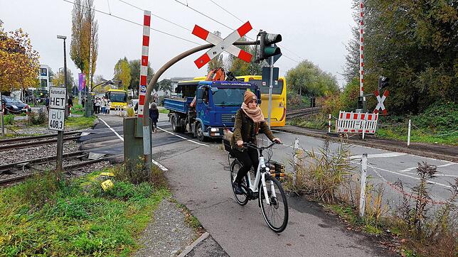 Die Bahn hat Bedenken, dass der Bahnübergang durch Rückstaus blockiert werden könnte.