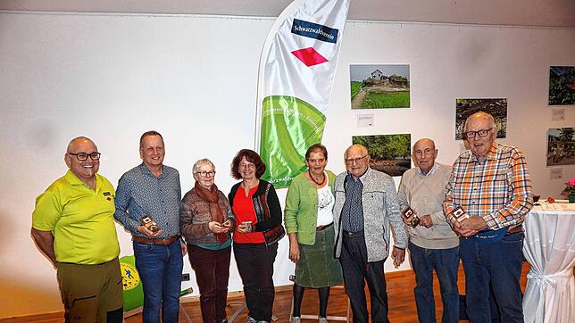 Sie haben den Schwarzwaldverein mitgeprägt: Vorsitzender Jens Fischer (von links), Karlheinz Rontke, Gaby Vogt, Helene Stefan, Rita ...