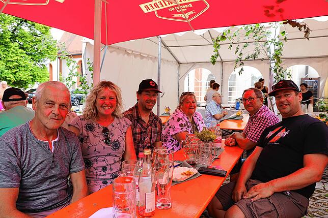 Bild 4: Das Dorffest in Aach-Linz lockt viele Besucher