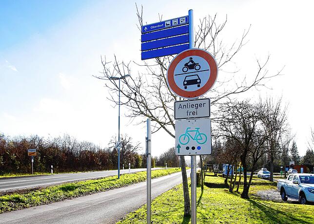 Ob es Sinn machen würde, den Anliegerverkehr nach Oberdorf auszusperren, um die Sicherheit für Fußgänger und Radfahrer zu erhöhen, will ...