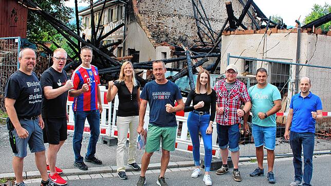 Gemeinsam für eine gute Sache: Nach dem Großbrand eines Ökonomiegebäudes mit Wohnhaus in Bohlingen wird es eine große Hilfsaktion im ...