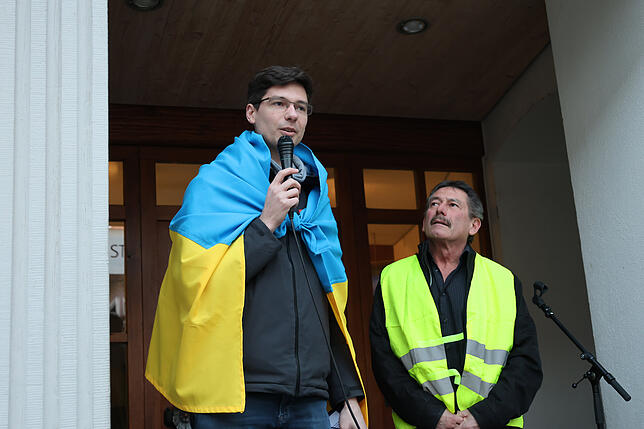 Yaroslav Tanaskov von der Ukraine-Hilfe in Konstanz mit Demo-Initiator Peter Kamenzin.