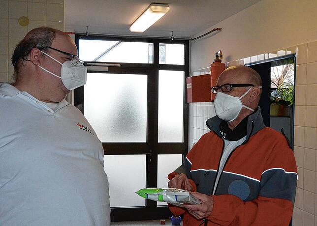 Martin Denkert und Armin Zumstein gehören zum Organisationsteam für die neue Schnellteststelle in Leimbach.