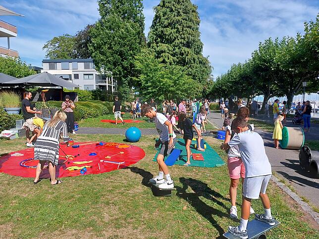 Bild 11: Erste Bilder vom Festgelände! In Konstanz kommen mehr und mehr Besucher zum Seenachtfest