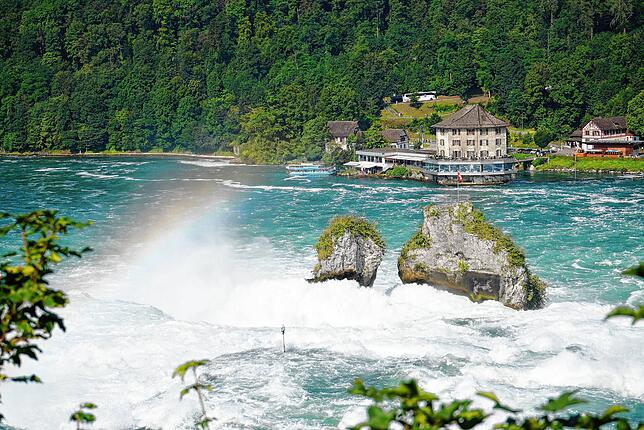 Rheinfall Schaffhausen bei Hochwasser.
