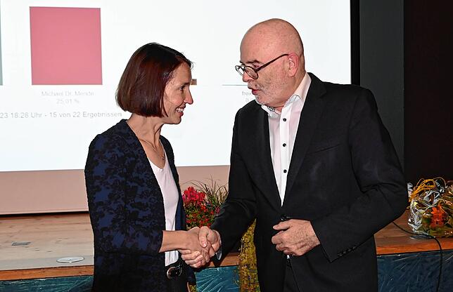 Rainer Stolz gratuliert seiner Nachfolgerin Susen Katter (links).