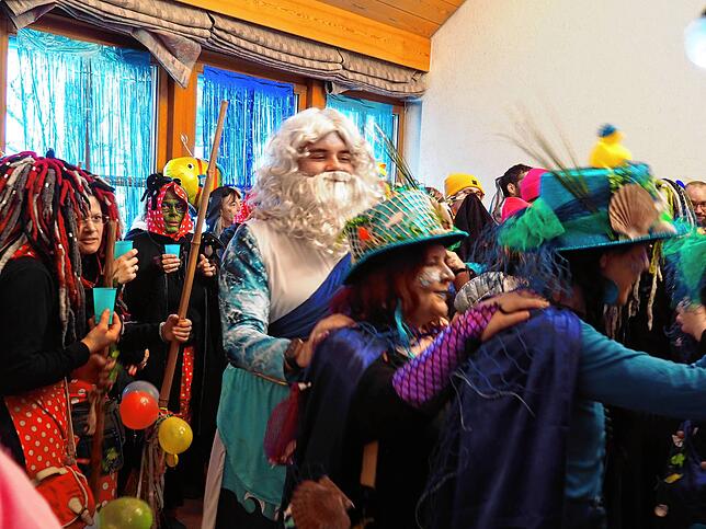 Bild 3: Bilder der Rathausstürmung: Bürgermeister Morasch verliert Dreizack der Macht bei Lottstetter Fasnacht