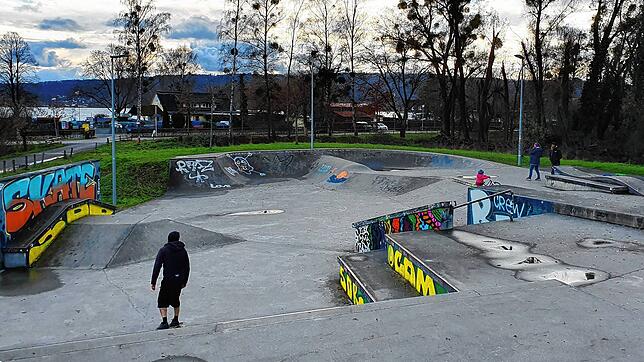 Um diese Fläche geht es: In direkter Nähe zum Skateplatz wird die neue Jugendsportanlage gebaut, sodass ein großer Sportpark entsteht. ...