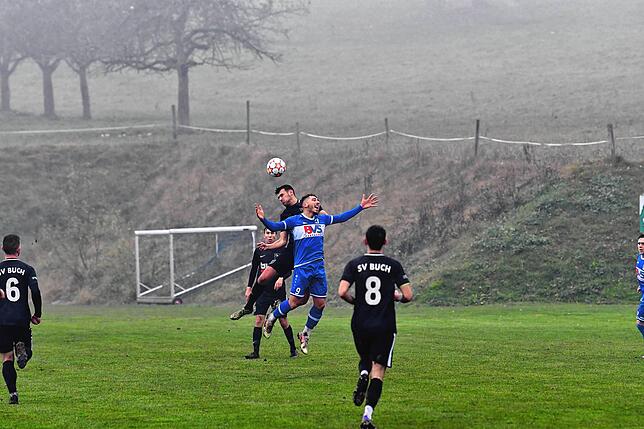 Bild 3: FC Erzingen beendet im Nebel den Siegeszug des SV Buch &ndash; und wir haben die Bilder!