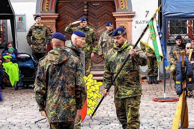 Bild 11: Bilder der beeindruckenden Bundeswehr-Parade vor dem Villinger Münster