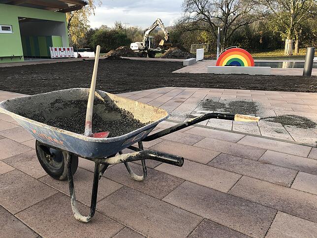 Bild 1: Wir nehmen Sie mit auf einen Rundgang über die Baustelle im Freibad Tiengen