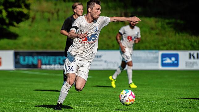 Unter Druck: Sebastian Schmidt und der FC Erzingen wollen am Samstag im Bezirksderby der Landesliga beim FSV Rheinfelden punkten. Auch ...