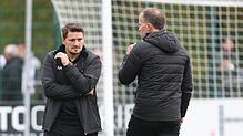 FC 08-Chefcoach Adam Adamos (links) ist gespannt auf das erste Testspiel seiner Mannschaft im neuen Jahr gegen den Freiburger FC.