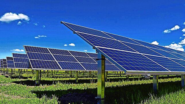 Die Photovoltaik-Anlage soll ohne größere Eingriffe in die Natur realisiert werden. Bild: JRJfin/stock.adobe.com