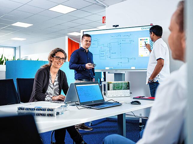 Im Engineering-Center von Diehl Aerospace.