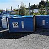 Die umgeworfenen Toilettenhäuschen müssen jetzt gereinigt und wieder aufgestellt werden. Das verursacht Kosten bei der Stadt.