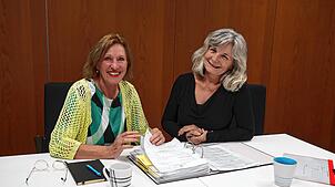 Für die IBB Informations-, Beratungs- und Beschwerdestelle sind Johanna Siebold (rechts) und Andrea Willmann (links) ehrenamtlich im ...