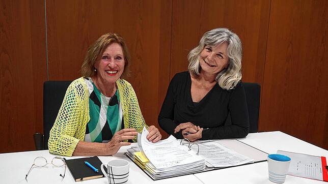 Für die IBB Informations-, Beratungs- und Beschwerdestelle sind Johanna Siebold (rechts) und Andrea Willmann (links) ehrenamtlich im ...