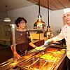 Die Kantine des Klinikums Hochrhein in Waldshut im Untergeschoss steht nicht nur Mitarbeitenden wie hier Isabella Kramer offen, sondern ...