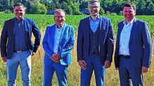 Der kaufmännische Leiter Alexander Eßer, Vorstand Uwe Harzmann (beide Firma Optigrün), Bürgermeister Dr. Marcus Ehm und Erster ...