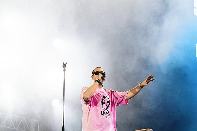 Deutschrap befördert, was Kern des Rap ist: Auch der Junge mit kroatischen Eltern aus Bietigheim-Bissingen kann es schaffen, der ...