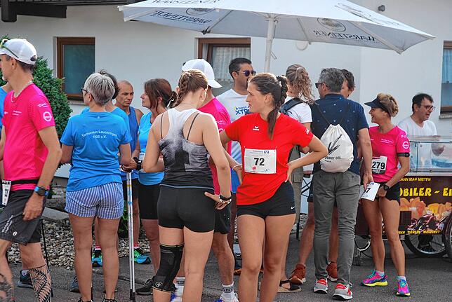 Bild 9: So schön war der Klettgaulauf 2024: Diese Läufer gehen an den Start
