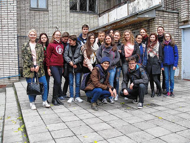 Das letzte große Projekt der Partnerstädte: „Krieg und Frieden“ 2017 in Tula mit allen beteiligten Schülerinnen und Schülern.