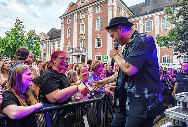 Bild 7: Johannes Oerding tritt in Meersburg auf: 4.000 Fans feiern begeistert