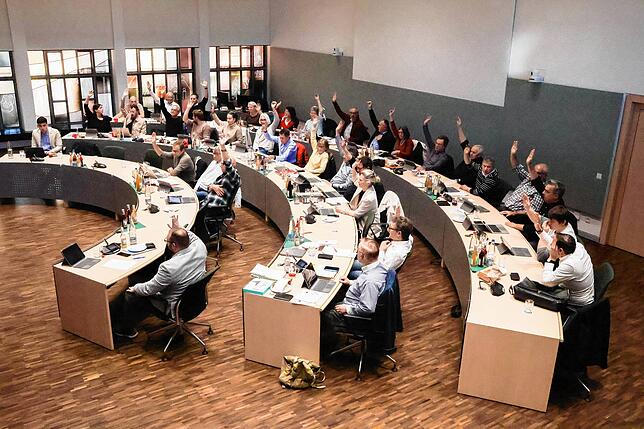Im März 2025 hat der Gemeinderat dem Doppelhaushalt 2025/2026 zugestimmt. Ein halbes Jahr später ist klar: Das Zahlenwerk muss ...