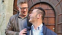 Die frisch gewählten Narreneltern der Narrenzunft Überlingen: Achim Friesenhagen (links, Narrenvater und damit stellvertretender ...